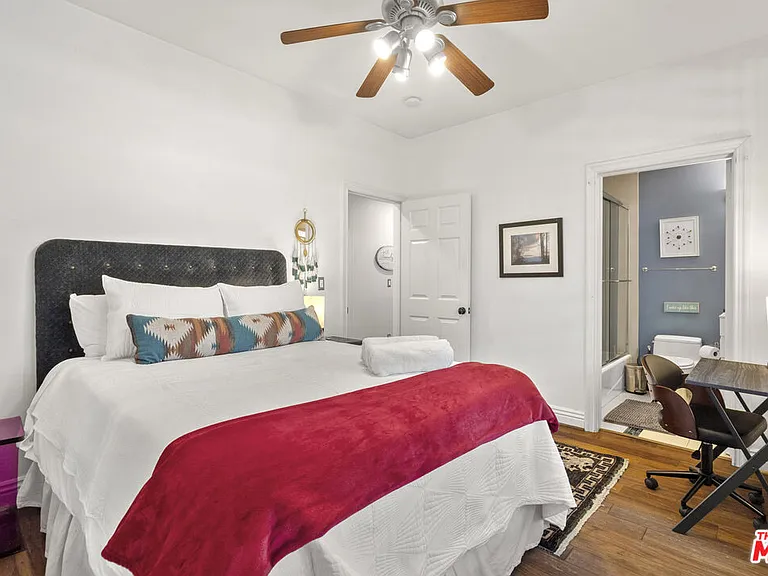 4544 Tobias Ave — Photo 38
