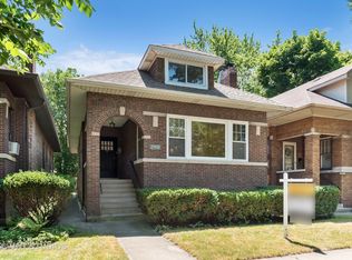 2443 W Morse Ave, Chicago, IL 60645