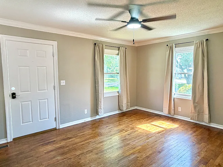 310 Defoe Cir — Photo 3