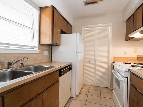 4th image of 3545 N Hills Dr APT B