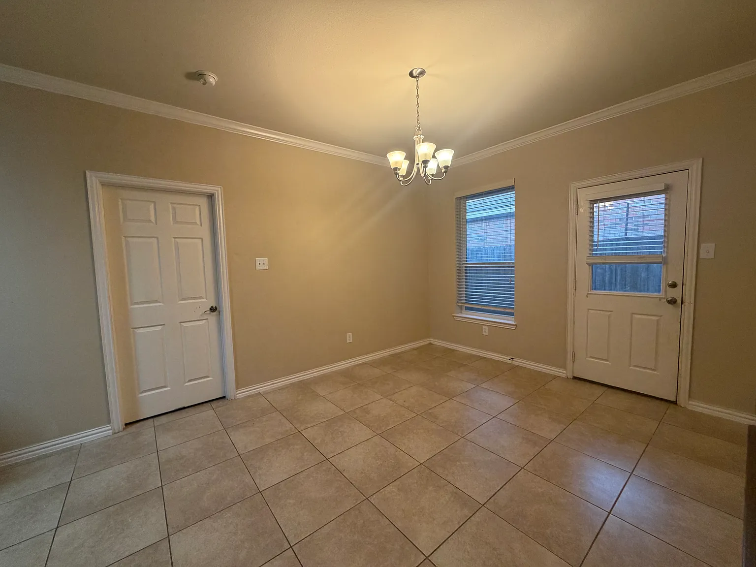 3 bed, 1450 sqft, $2,300 — Photo 4