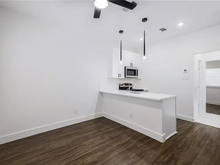 908 Poplar St #105 — Photo 4