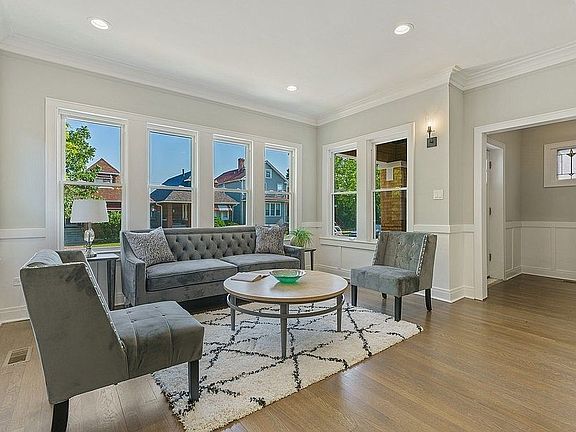 2nd image of 4568 N Mulligan Ave