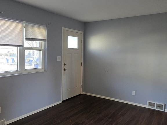 3rd image of 929 S Weyant Ave