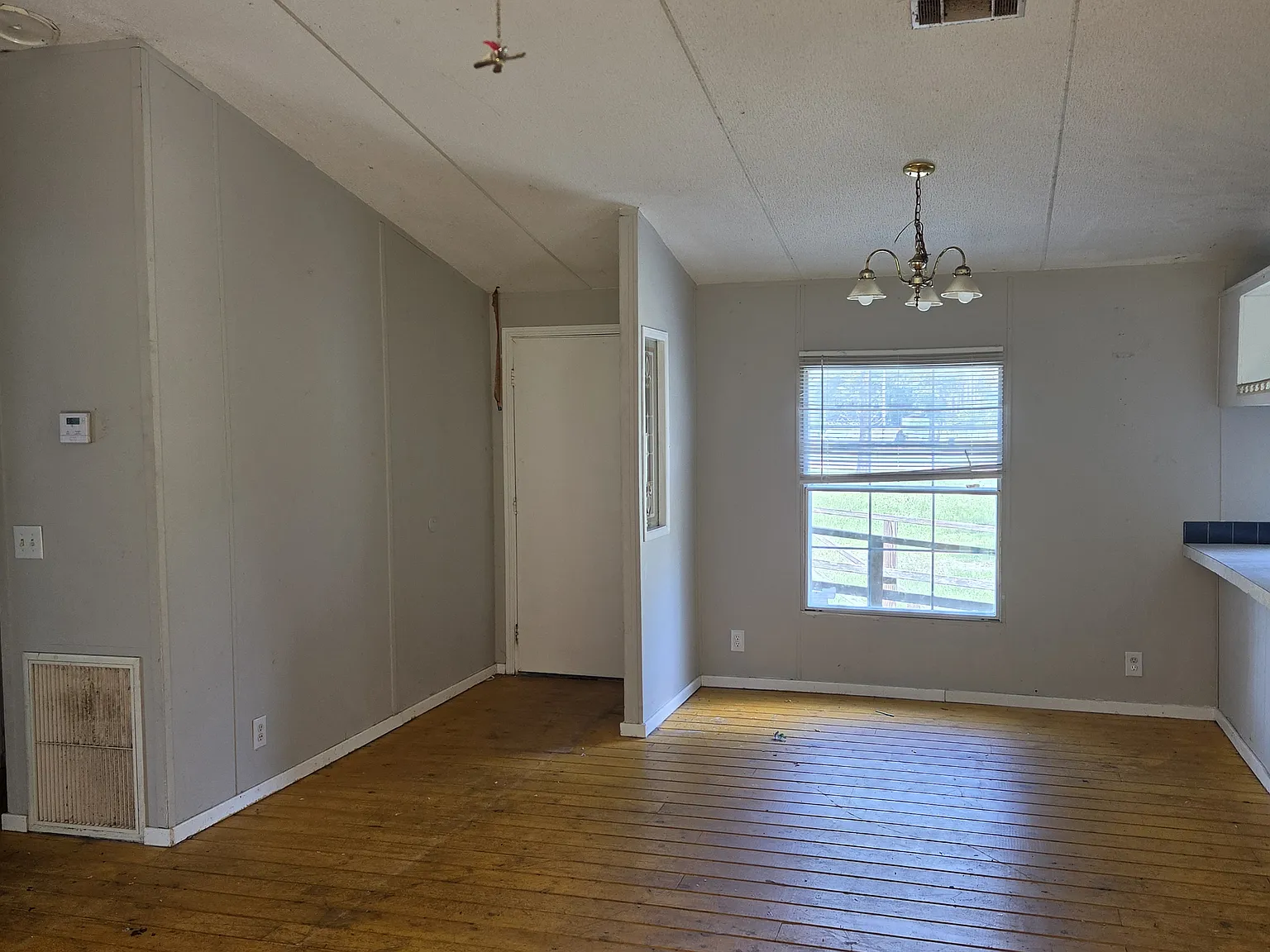 5269 Louis Ln — Photo 4