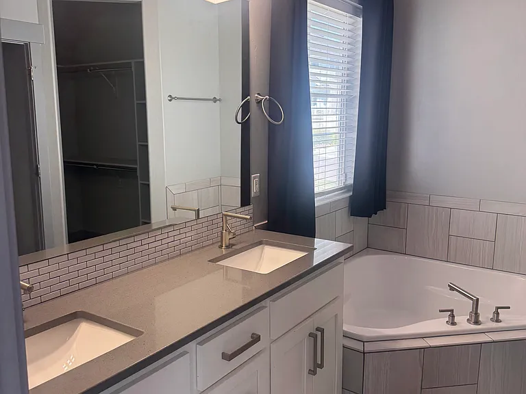 4899 W Tower Heights Dr — Photo 5