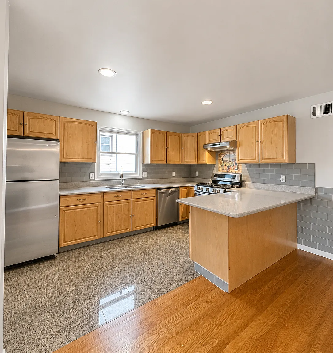 3 bed, 1200 sqft, $2,700 — Photo 4