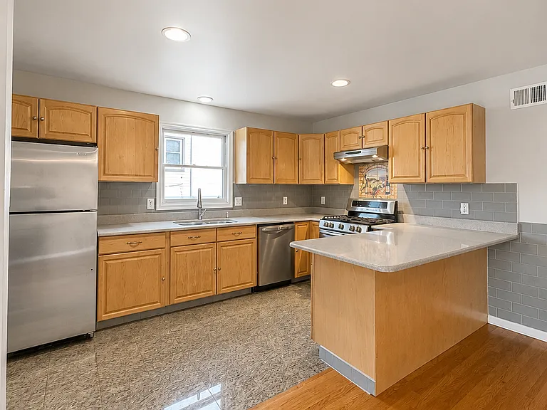149 Clinton Ave — Photo 4