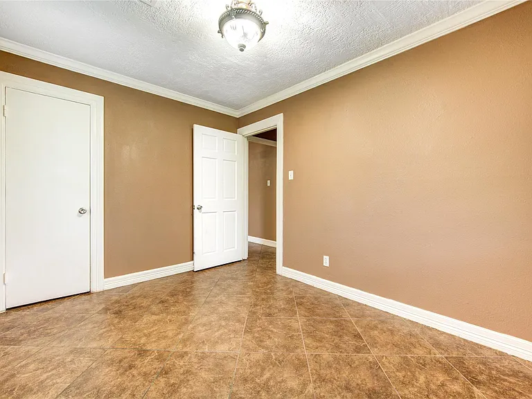 9922 Carmalee St — Photo 35