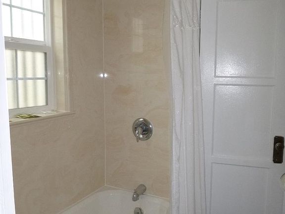 3rd image of 5002 Saratoga Ave