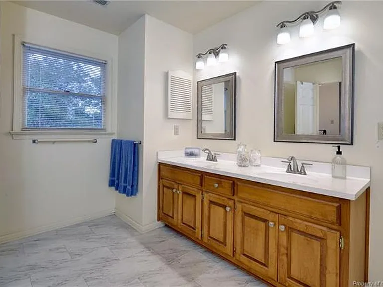 5101 Salisbury Mews — Photo 16