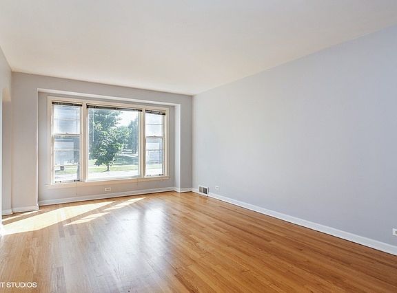 2nd image of 5727 N Northcott Ave