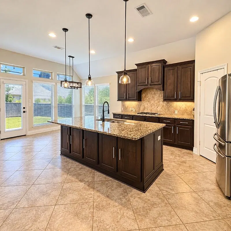 4 bed, 3.0 bath, 2940 sqft, $3,500 — Photo 3
