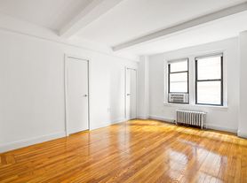 321 E 54th St, New York, NY