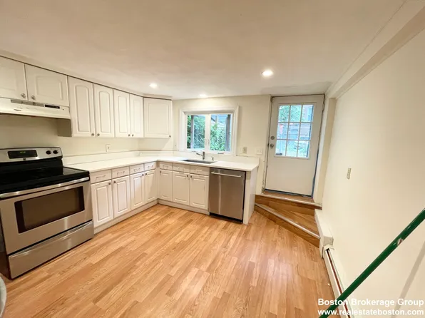 16 Greenwich St, Roxbury, MA