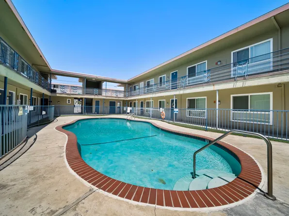 CourtYard, 4171 W El Segundo Blvd #37, Hawthorne, CA 90250