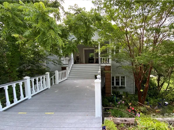 58 Seminary St, Saluda, NC 28773