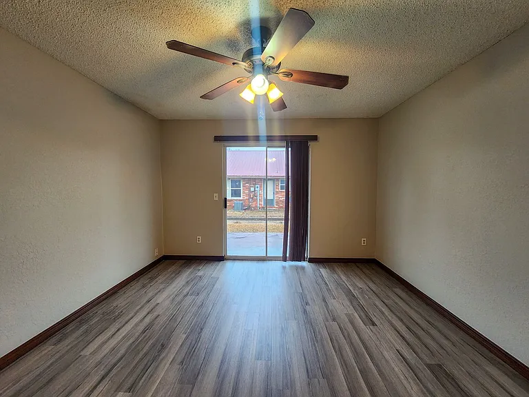 4104 N Market Ave — Photo 19