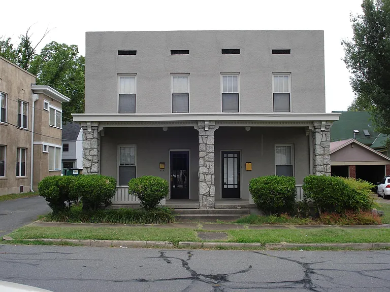 211 E 10th St — Photo 1