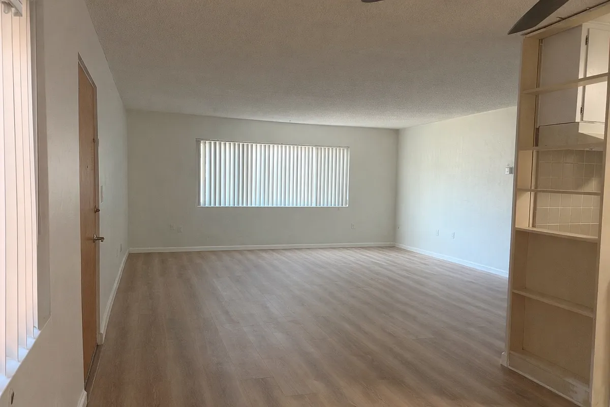 Building Photo - 2037 Cypress Ave