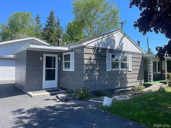 1051 County Road 442, Cooks, MI 49817