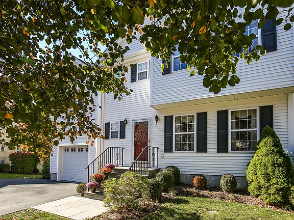 2nd image of 36 Candlewood Ct