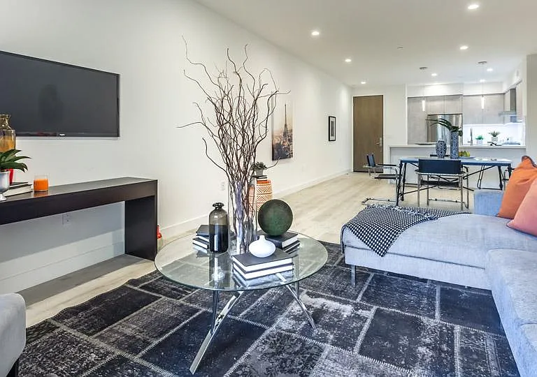 905 Wilcox Ave #Penthouse 2 — Photo 4