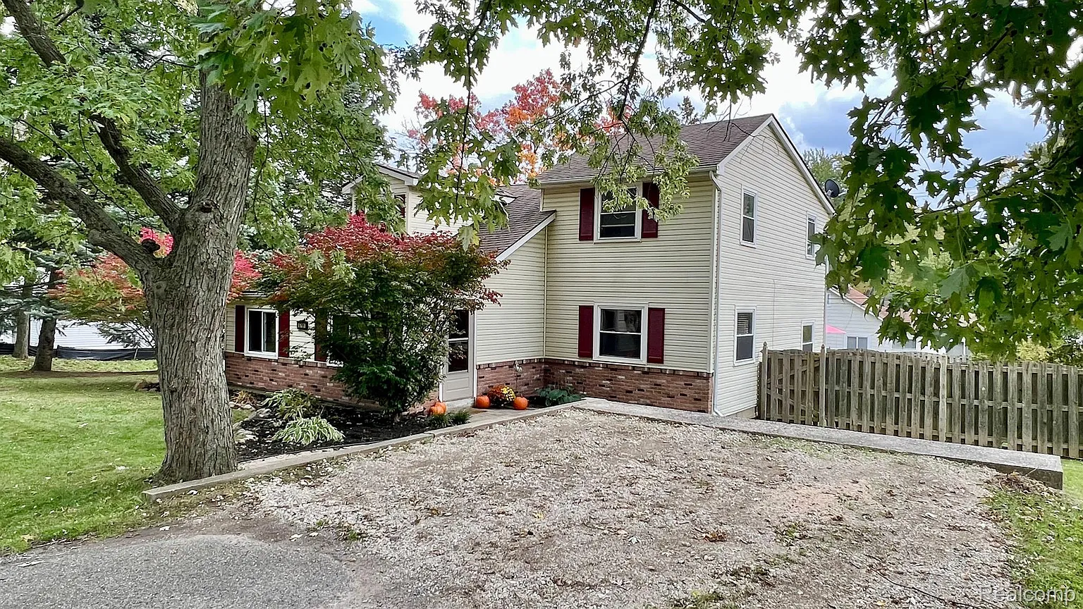 6791 Dandison Blvd photo 1