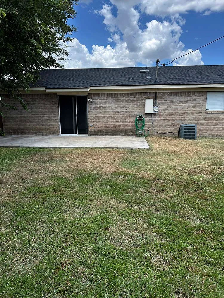 3 bed, 1318 sqft, $1,940 — Photo 2