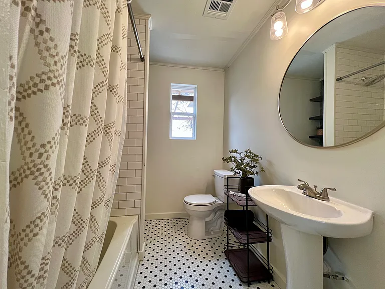 304 W Oak Ave — Photo 7