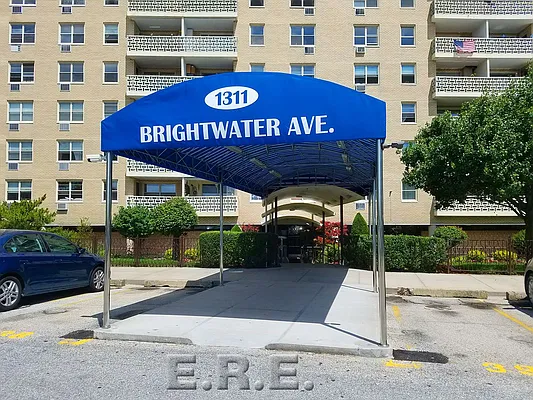 Sold by Elbe Real Estate Inc | media 36