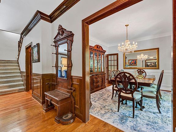 4th image of 3005 Lenox Cir