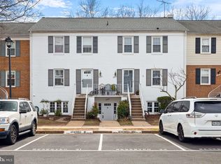 14523 Golden Oak Rd, Centreville, VA 20121