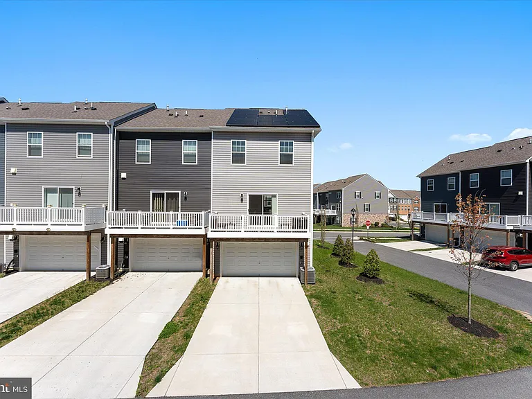 9611 Silver Bluff Way — Photo 31