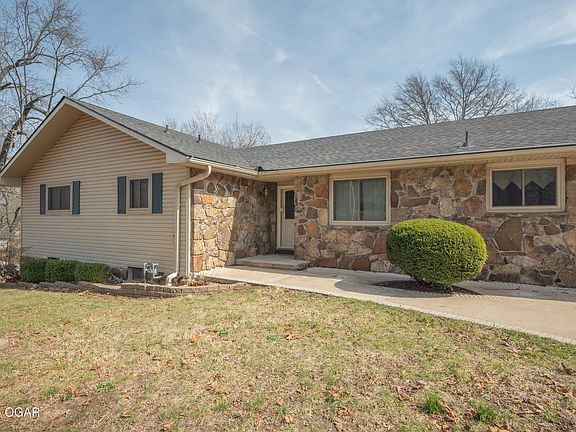 4th image of 1015 Peterson Rd