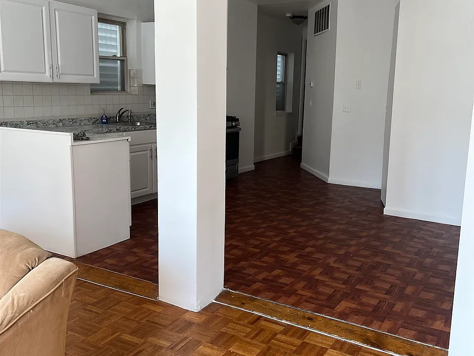 188 Zabriskie St