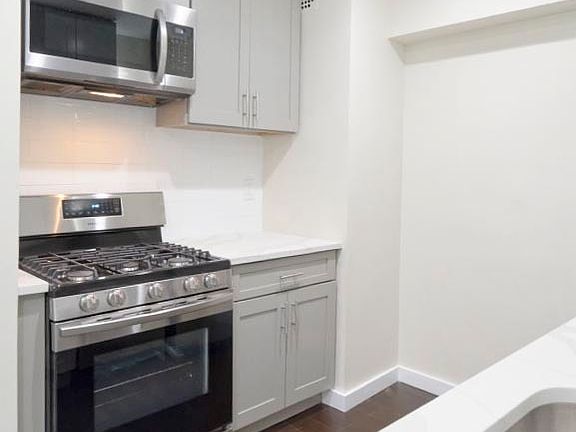 4th image of 665 Thwaites Pl APT 6Y