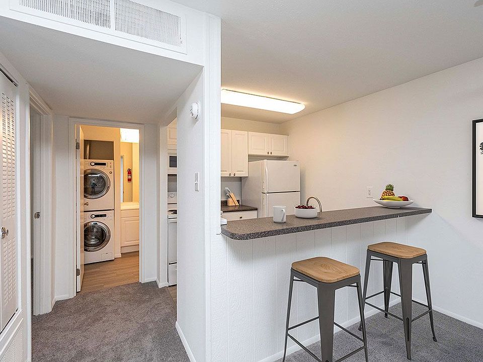 Kitchen/Breakfast Bar-Classic