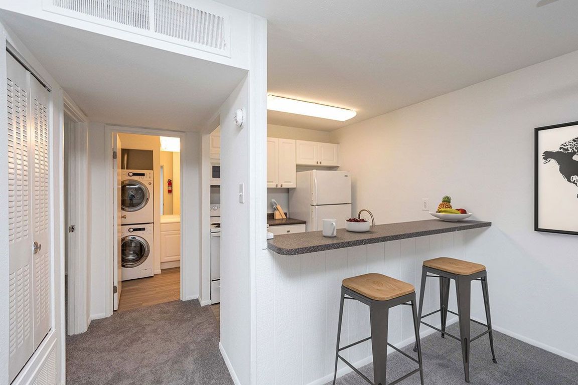 Kitchen/Breakfast Bar-Classic