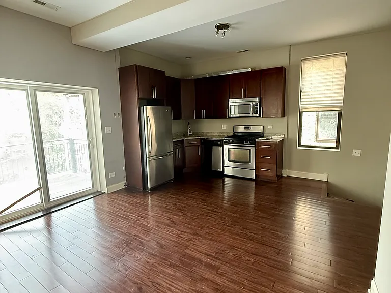 1312 N Claremont Ave #3 — Photo 2