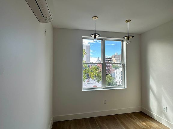 4th image of 1052 Dean St #4Q