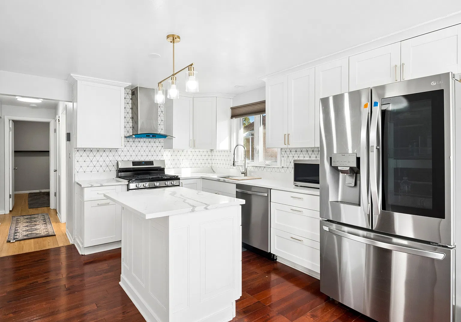 4 bed, 2300 sqft, $3,250 — Photo 3