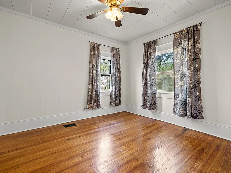 2600 Campbell St — Photo 11