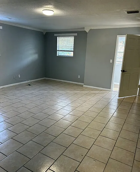 6412 New Kings Rd #2 — Photo 4