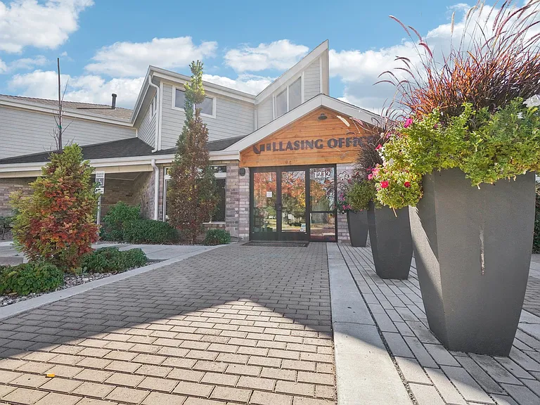 Pavilions at Silver Sage Apartments — Photo 7