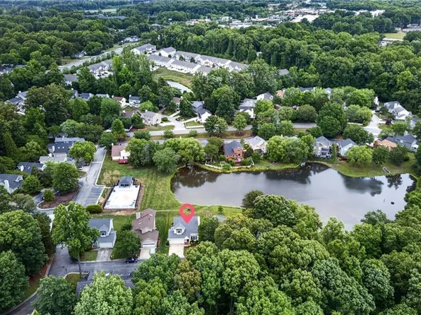 5 Park Village Ct, Greensboro, NC 27455
