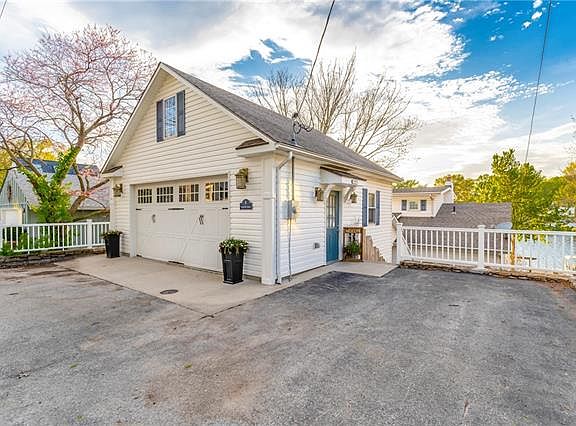 3rd image of 8 Dockside Dr