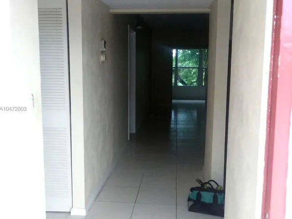 1050 Country Club Dr APT 306, Margate, FL 33063