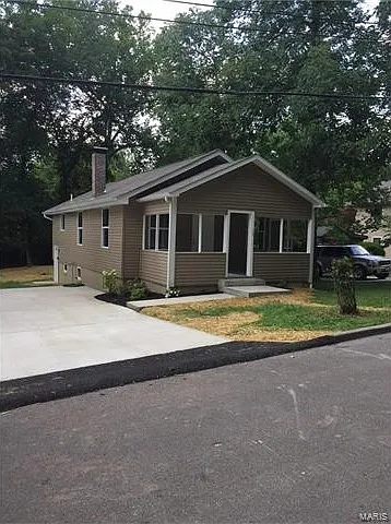 18 Inez Ave photo 1