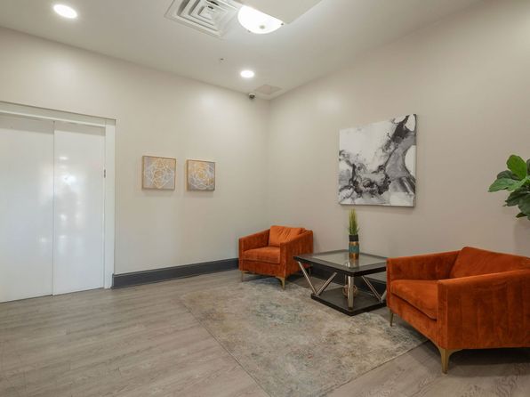 30 Franklin St APT 402